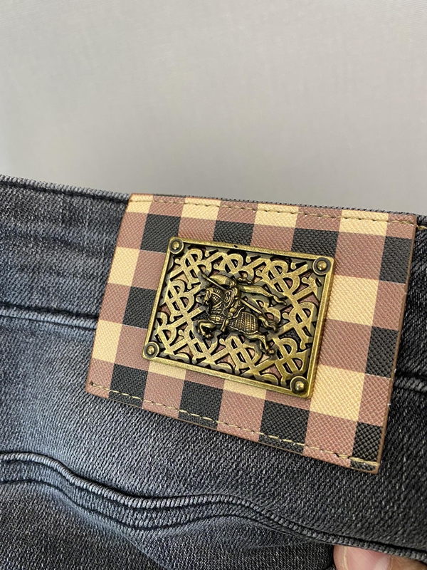 ブランドジーンズ着用イメージ